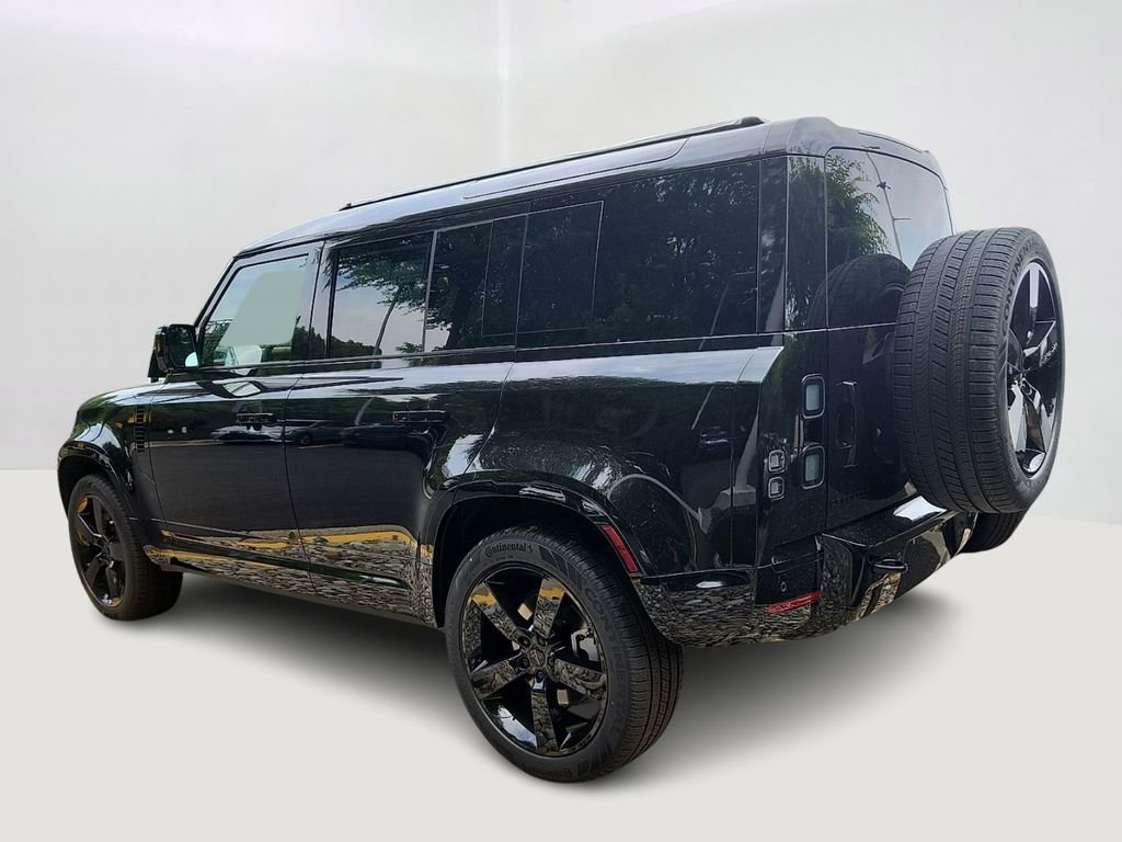 New 2026 Santorini Black Land Rover X-Dynamic SE image 4
