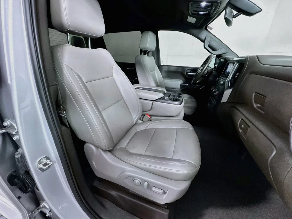 Used 2019 Silver Chevrolet LTZ image 33