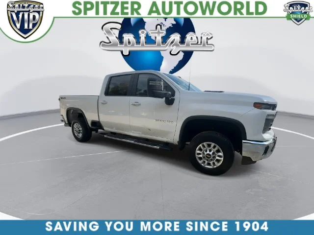 Used 2025 White Chevrolet LT image 3
