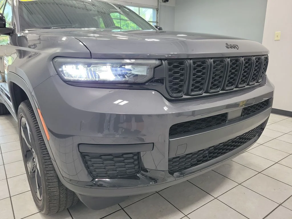 Used 2024 Gray Jeep Altitude X image 28