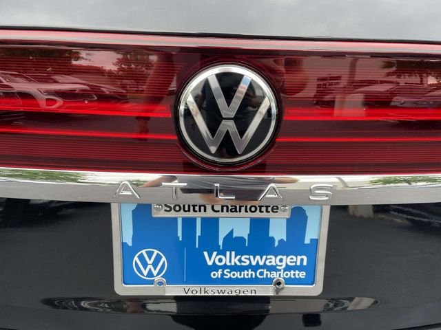 New 2026 Black Volkswagen 2.0T SE w/Technology image 8