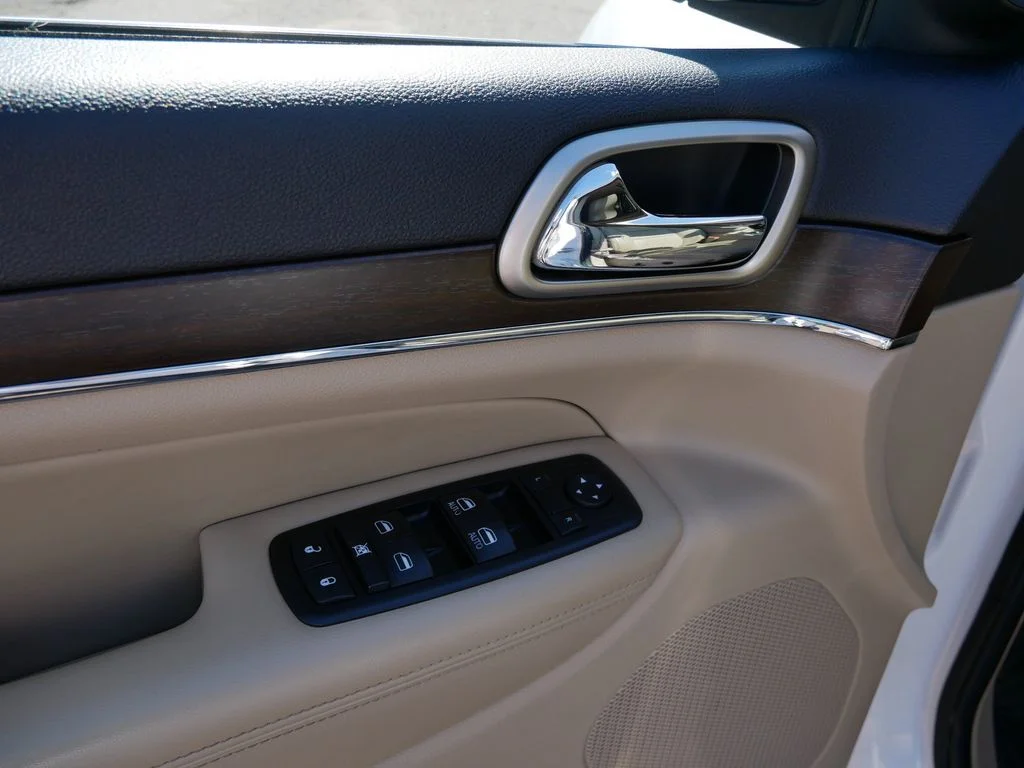 Used 2015 White Jeep Limited image 16