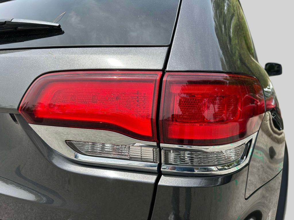 Used 2021 Gray Jeep Laredo E image 9