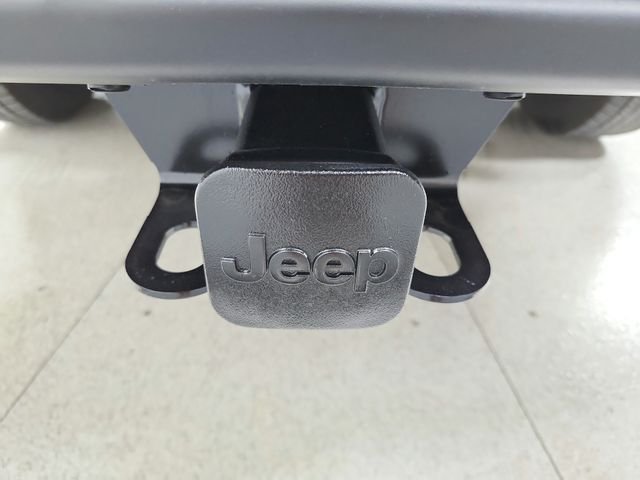 Used 2022 Gray Jeep Sport image 39