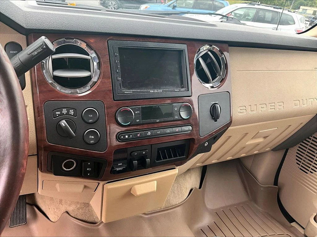 Used 2008 Red Ford  image 30