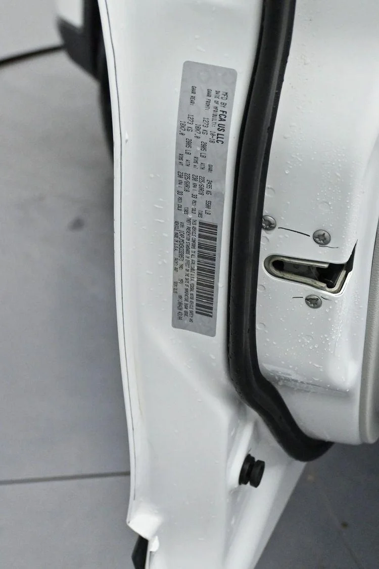 Used 2019 Bright White Clearcoat Jeep Limited image 36
