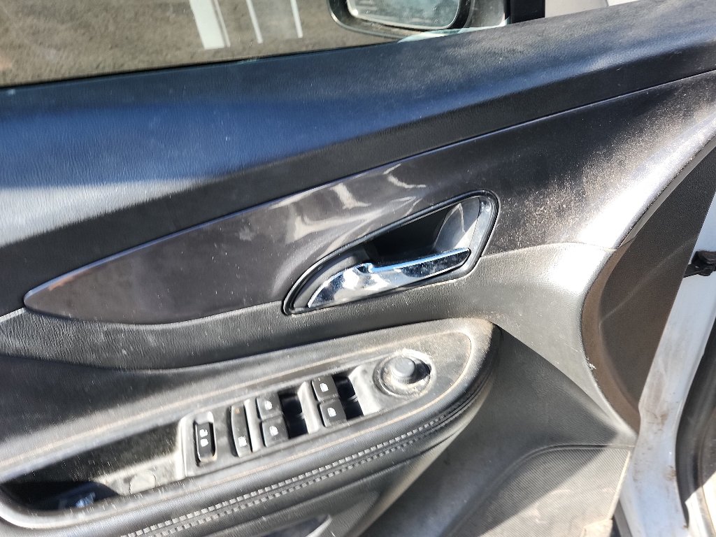 Used 2019 White Frost Tricoat Buick Preferred image 12