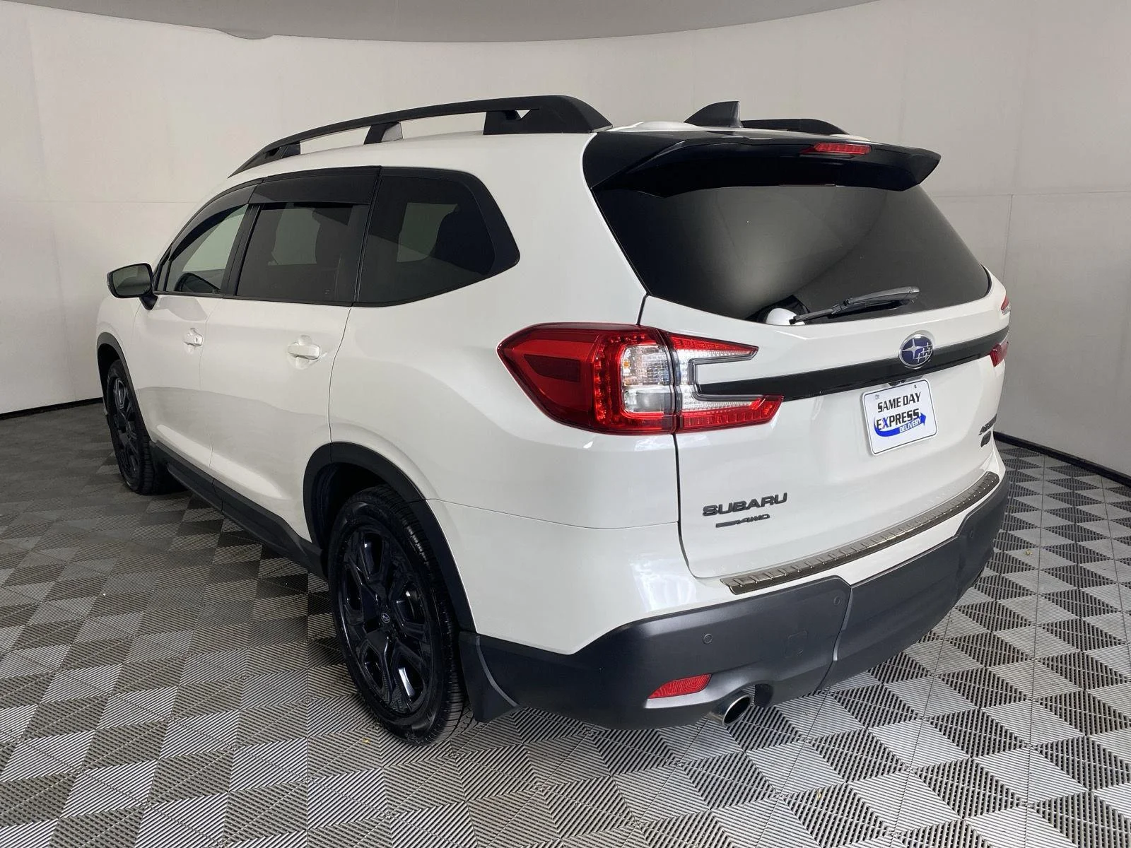 Used 2023 Crystal White Pearl Subaru Onyx Edition image 5