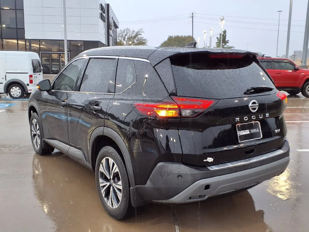Used 2021 Black Nissan SV image 5