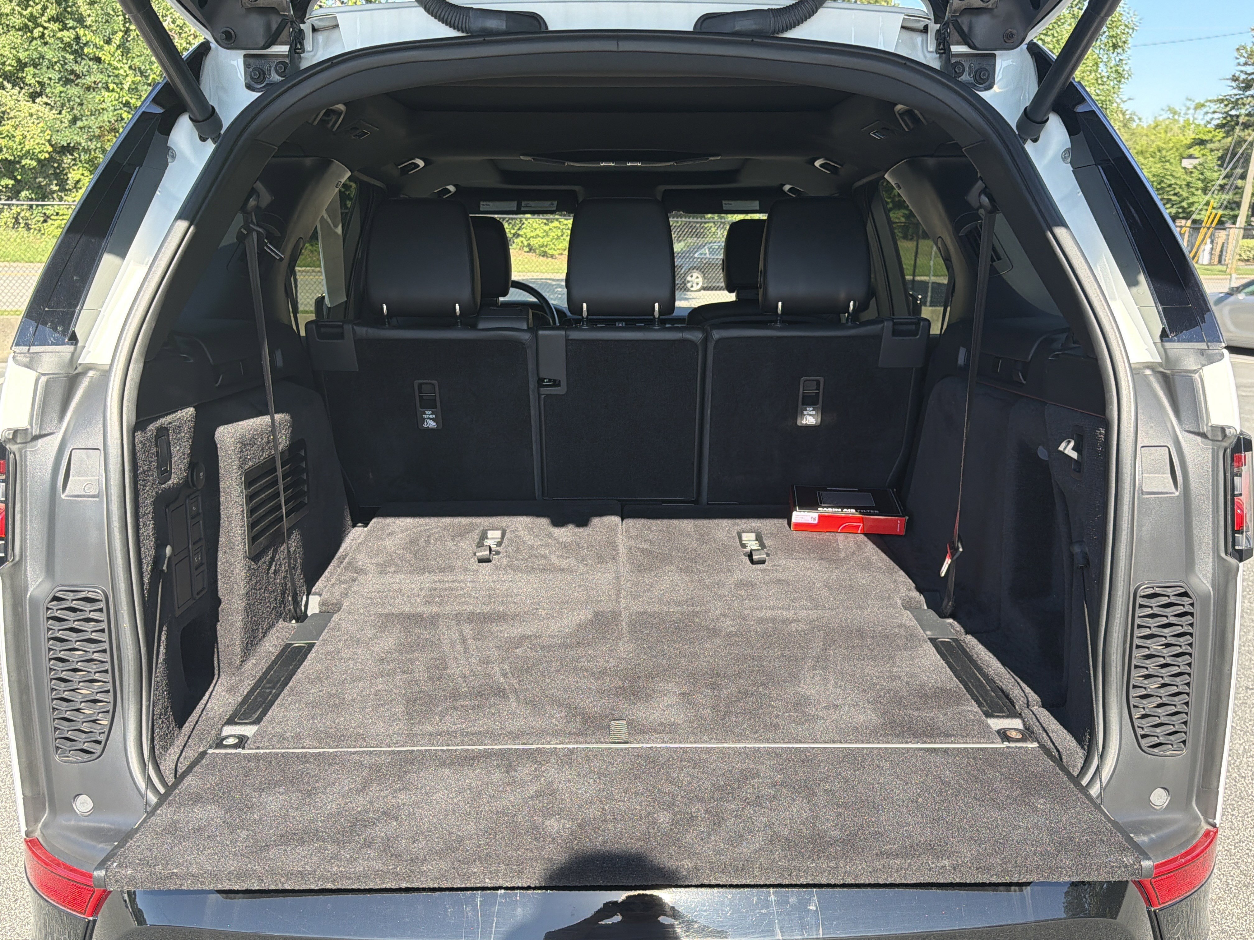 Used 2020 Fuji White Land Rover Landmark Edition image 22