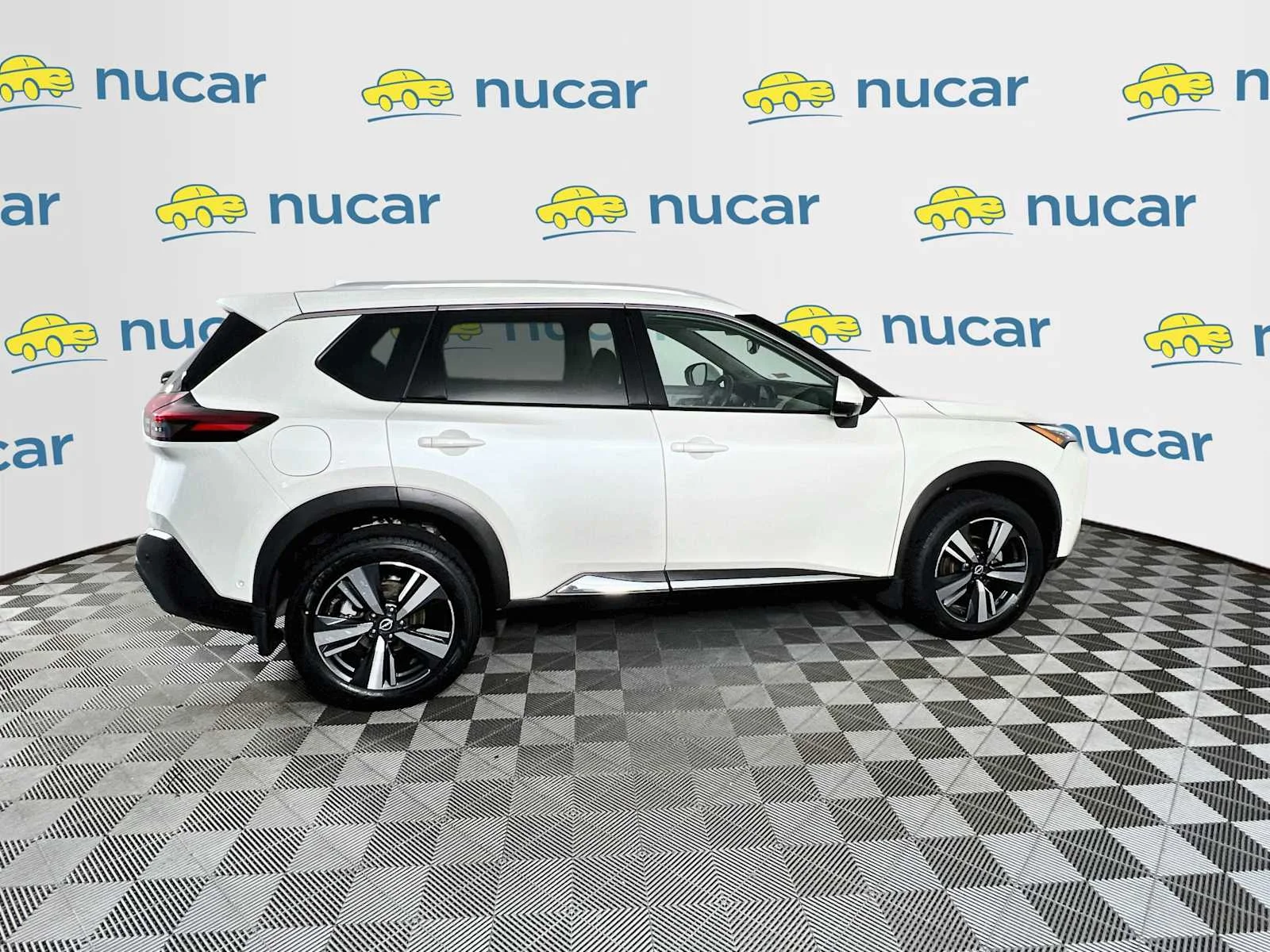 Used 2023 Pearl White Tricoat Nissan SL image 8