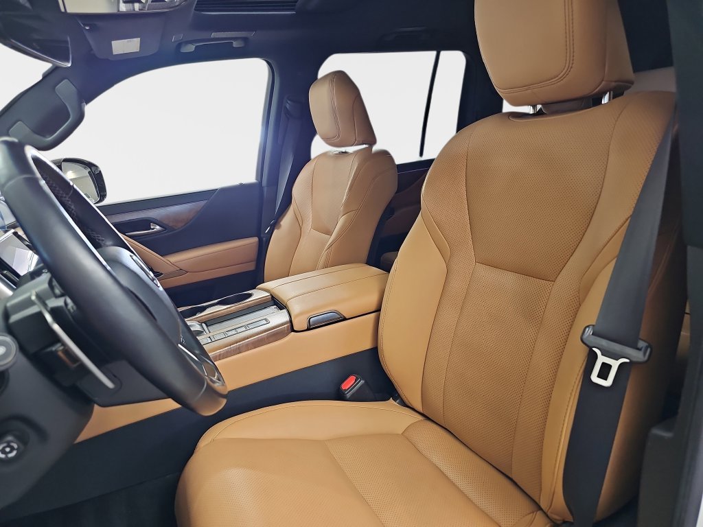 Used 2022 White Lexus 600 Premium image 18