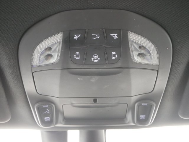 Used 2019 Brilliant Black Crystal Pearlcoat Chrysler Touring L Plus image 26