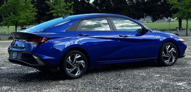 Certified Used 2025 Intense Blue Hyundai SEL Sport image 9