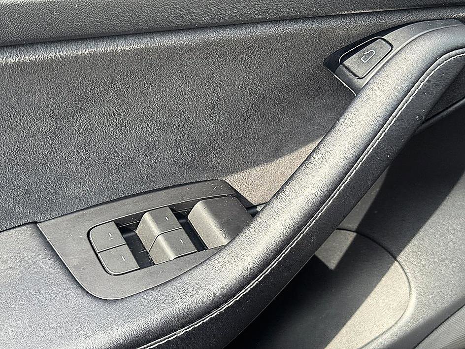 Used 2022 Black Tesla Long Range image 19