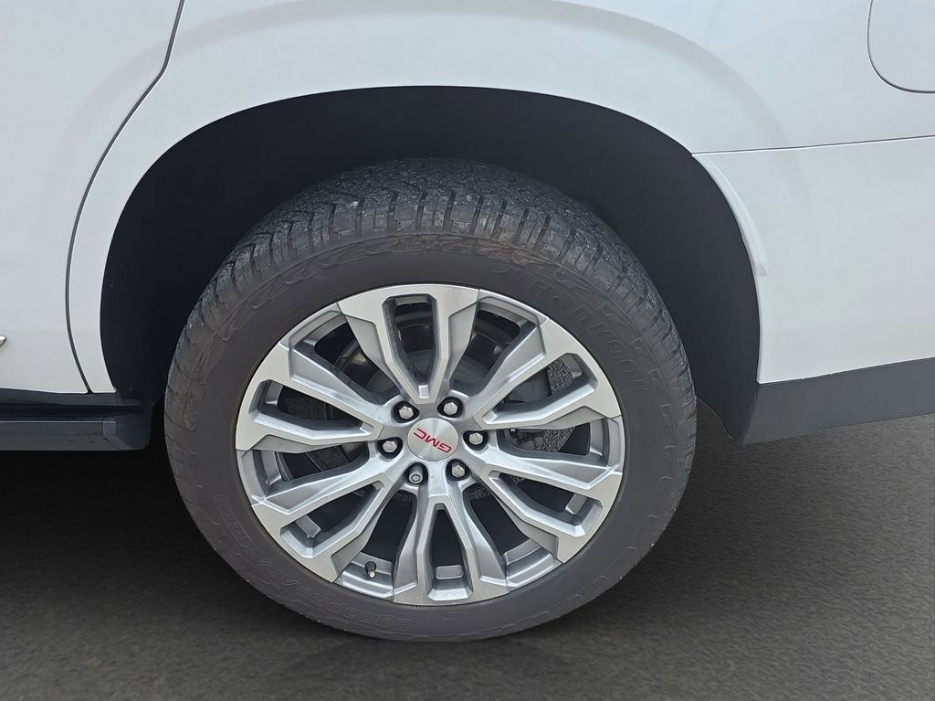 Used 2022 White Frost Tricoat GMC Denali image 5