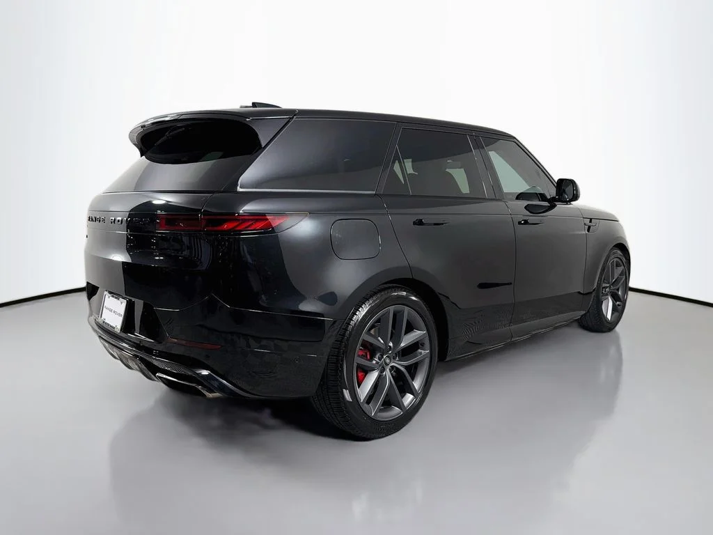 Used 2024 Black Land Rover Dynamic SE image 5