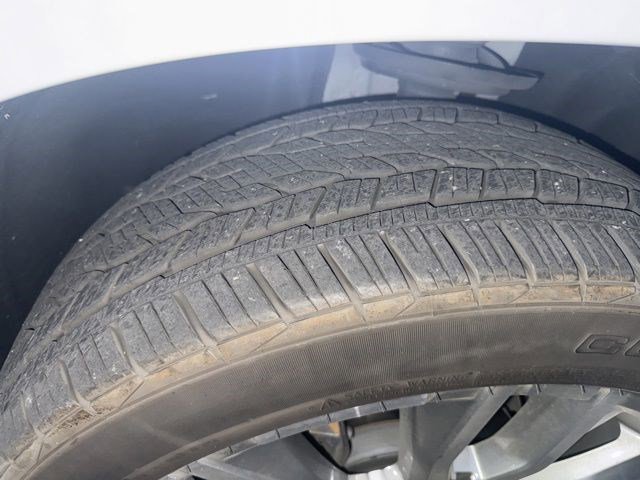 Used 2024 White Frost Tricoat GMC FWD Denali image 5