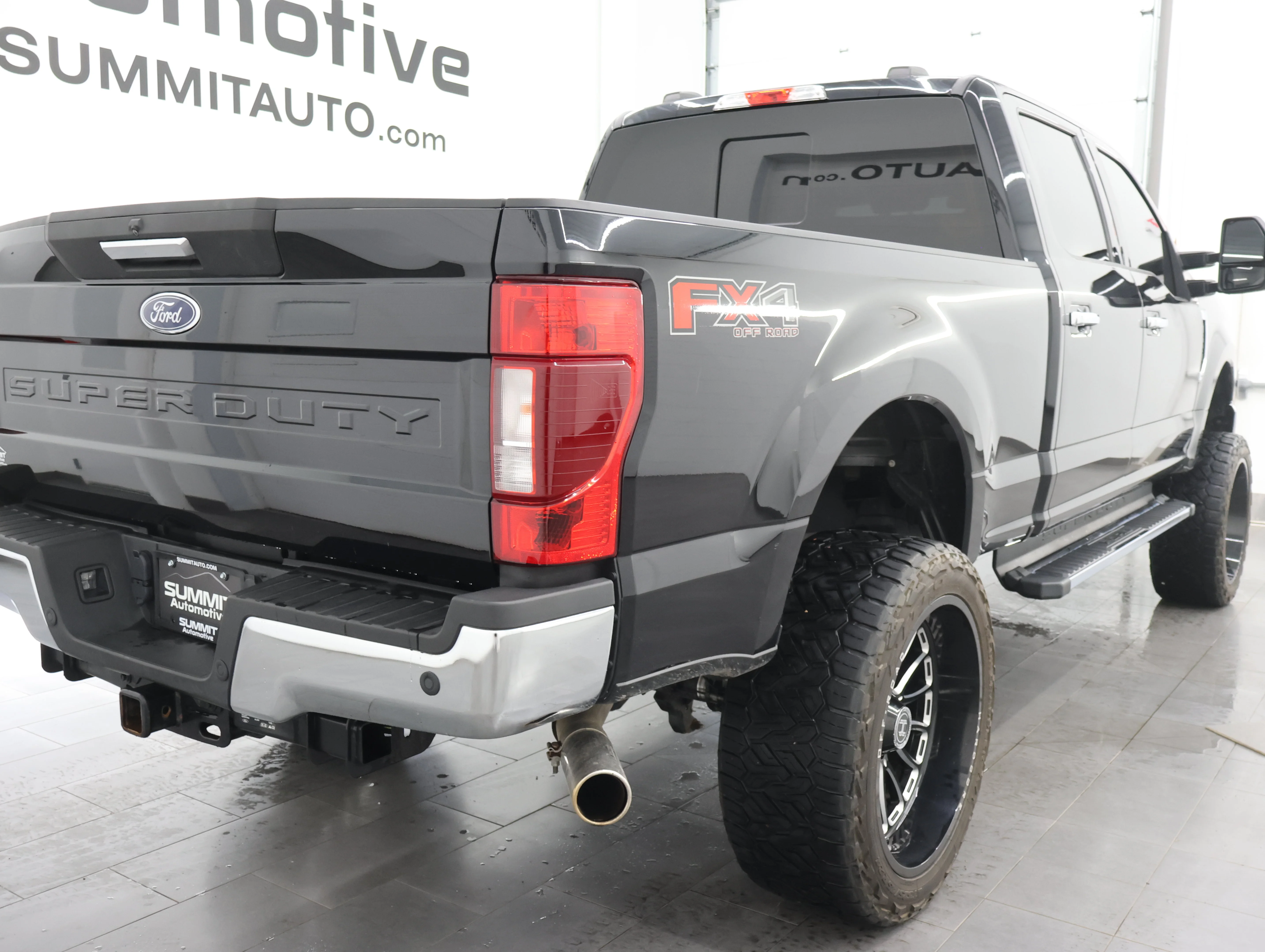Used 2021 Agate Black Metallic Ford XLT image 4