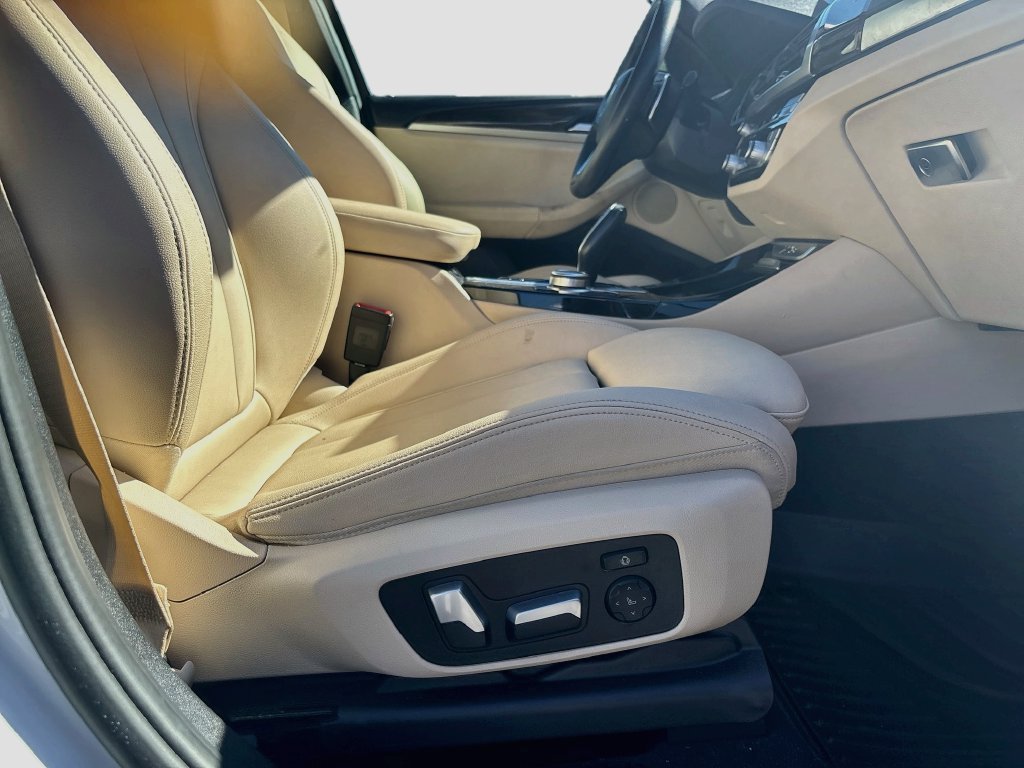 Used 2021 White BMW sDrive30i image 23