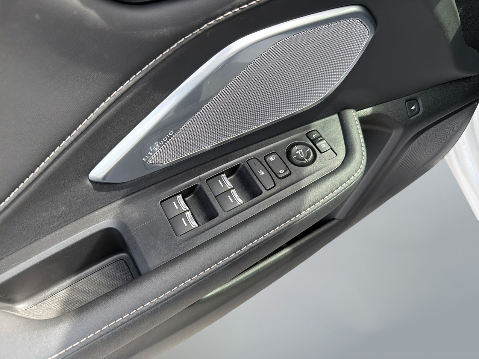Used 2023 Platinum White Pearl Acura Technology Package image 30