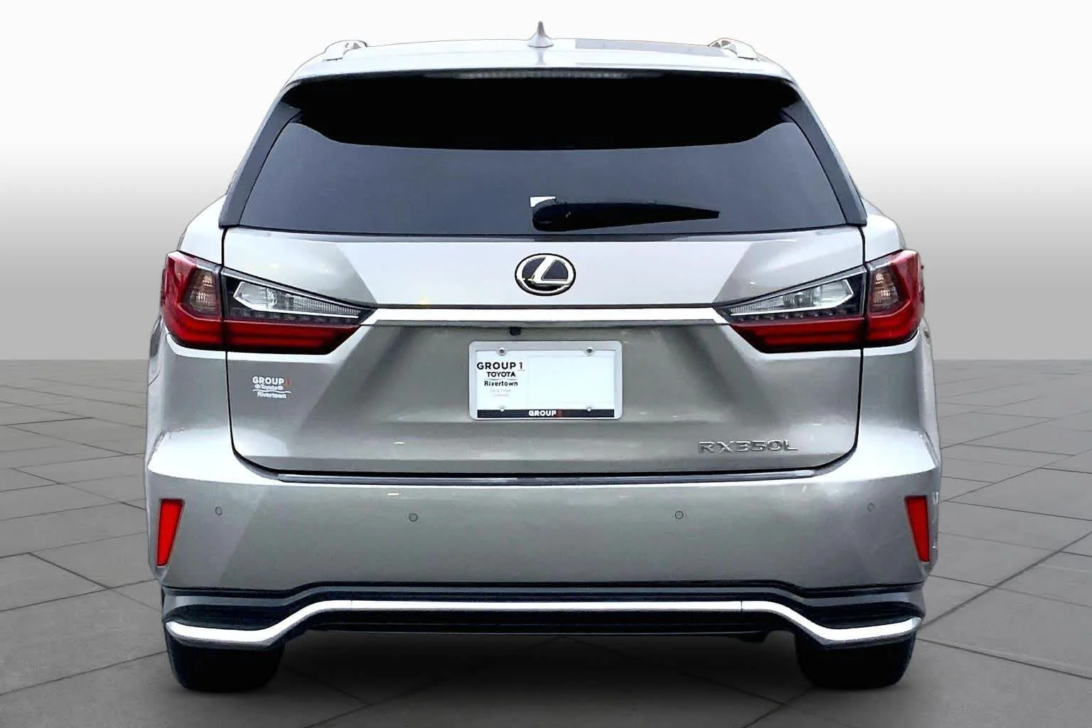 Used 2018 Atomic Silver Lexus  image 5
