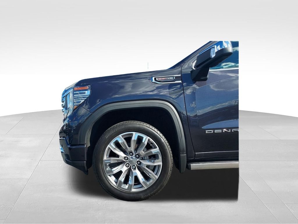 Used 2025 Silver GMC Denali image 18