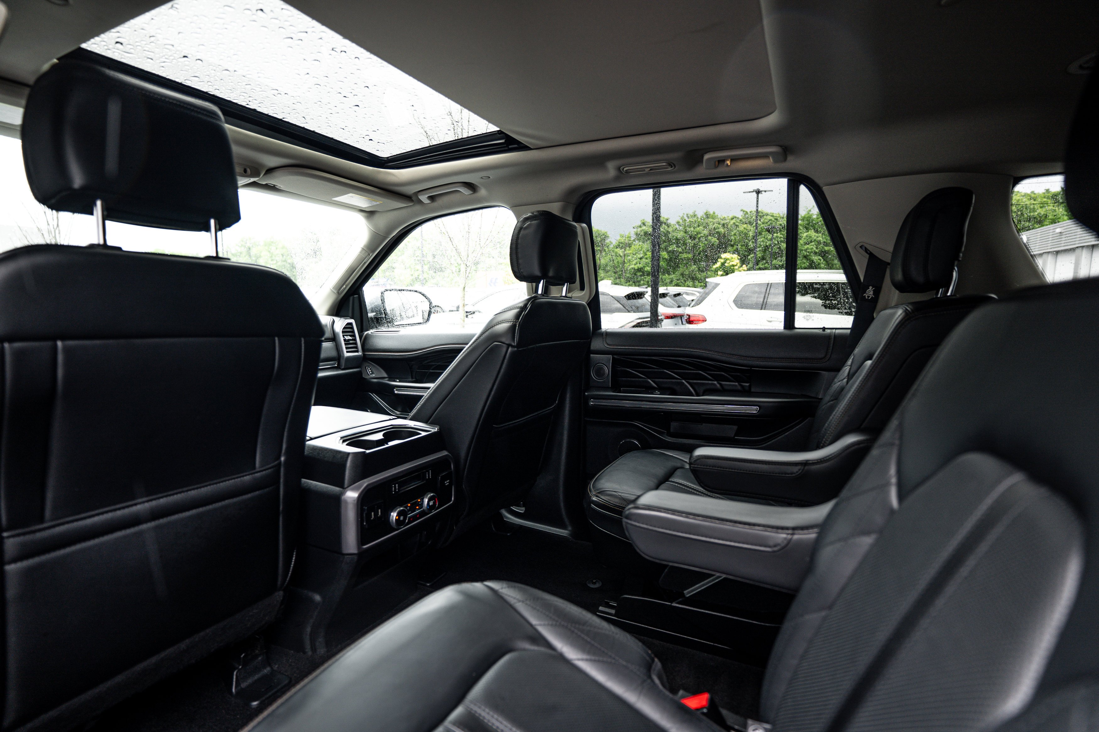 Used 2019 White Platinum Metallic Tri-Coat Ford Platinum image 16