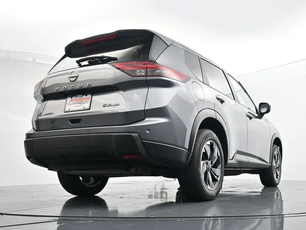 Used 2024 Gray Nissan SV image 28