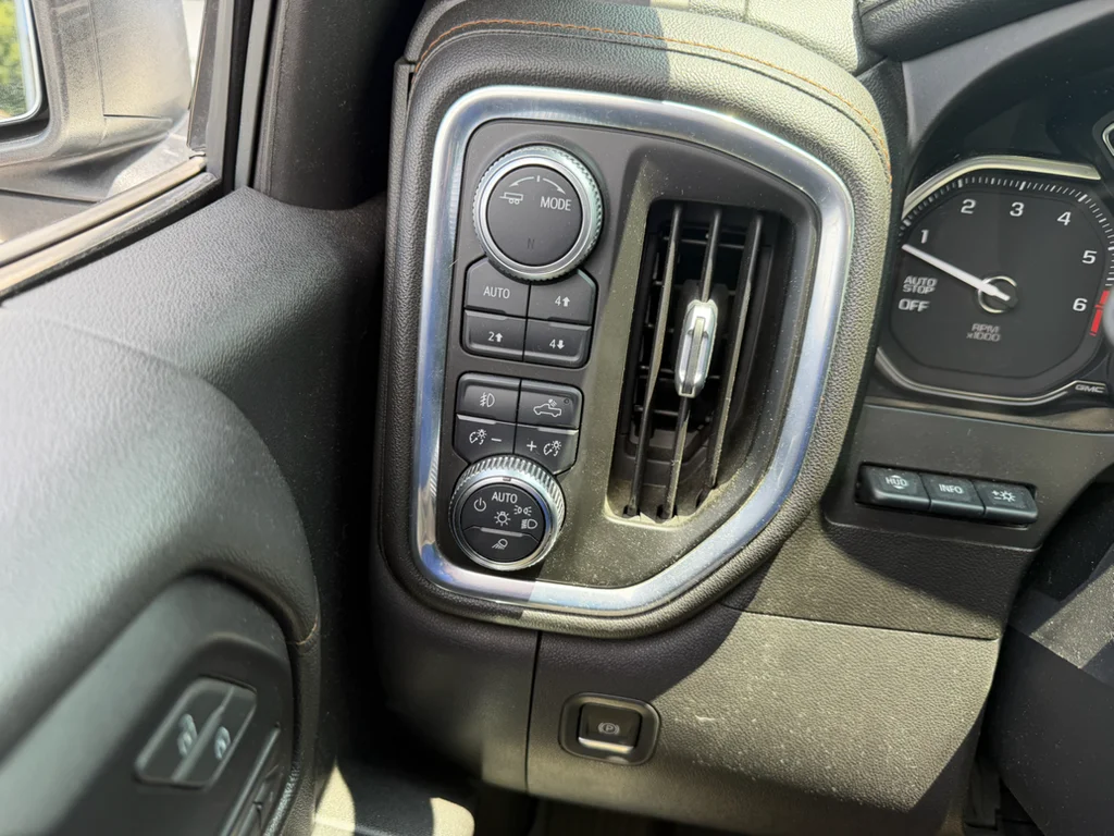 Used 2021 SUMMIT WHITE GMC AT4 image 7
