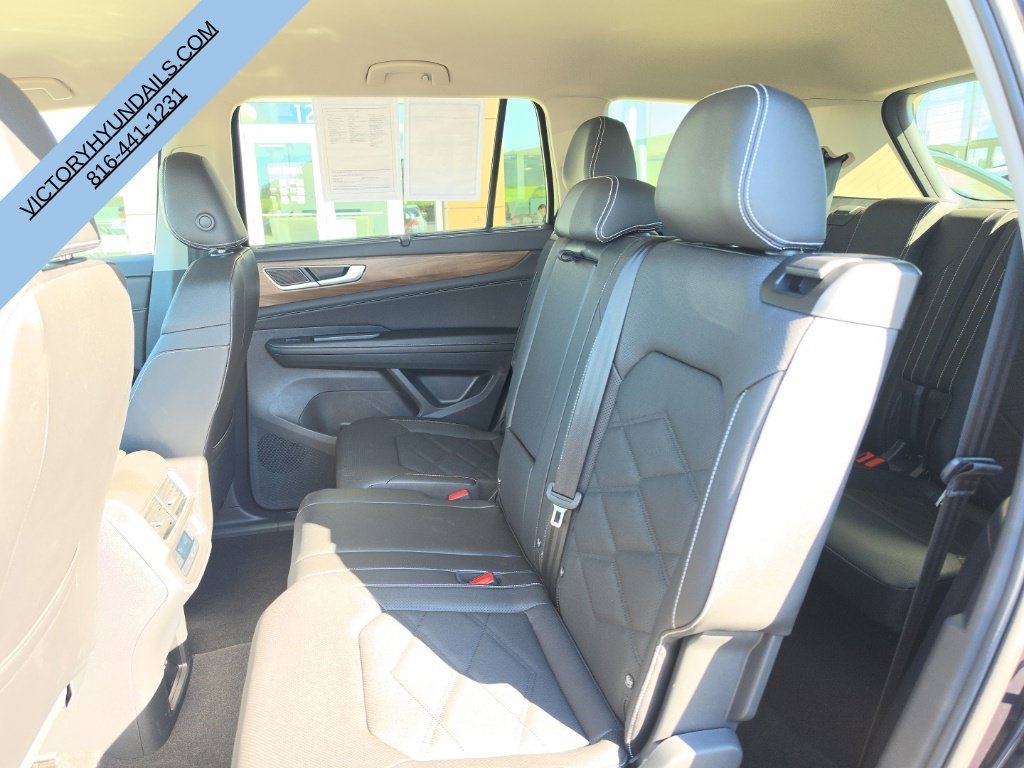 Used 2026  Volkswagen SE w/Technology image 32