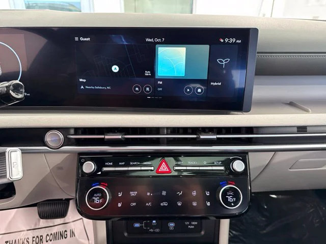 Used 2025  Hyundai Limited image 25