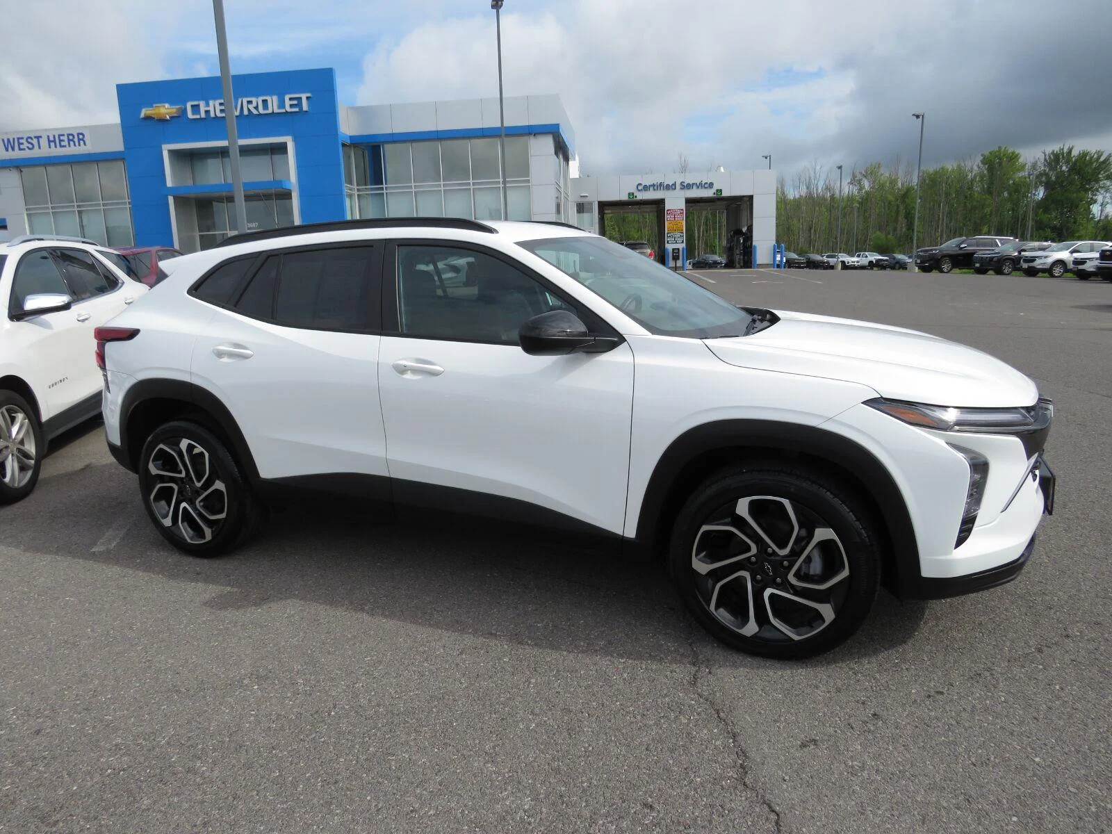 Used 2025 Summit White Chevrolet 2RS image 4