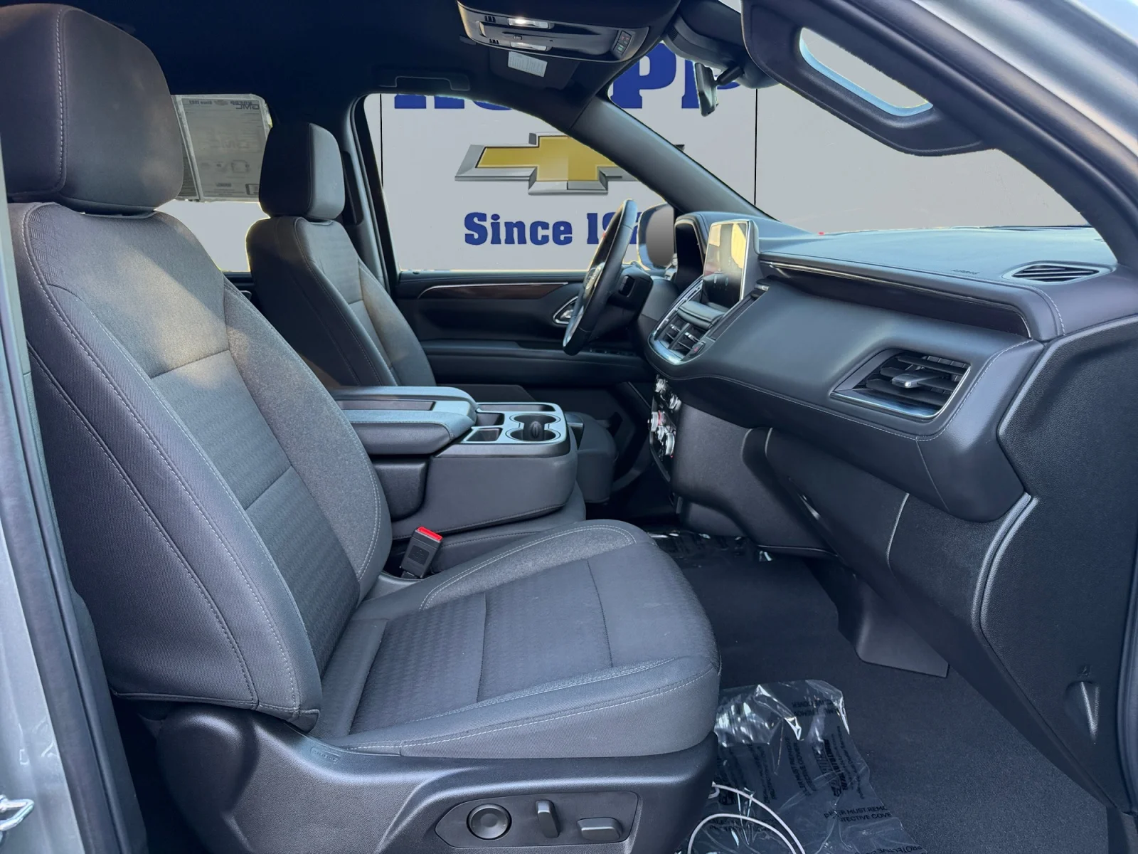 Used 2024 Sterling Metallic GMC SLE image 17