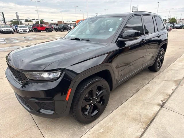 Used 2023 Black Jeep Altitude X image 10