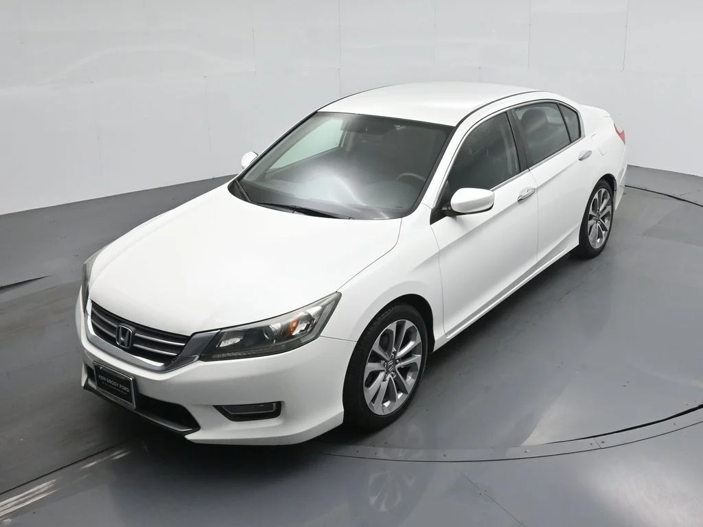 Used 2013  Honda Sport image 31