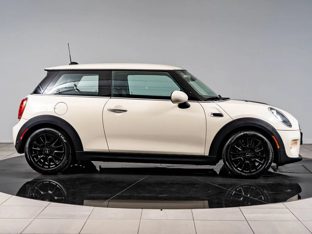 Used 2018 Pepper White MINI  image 11