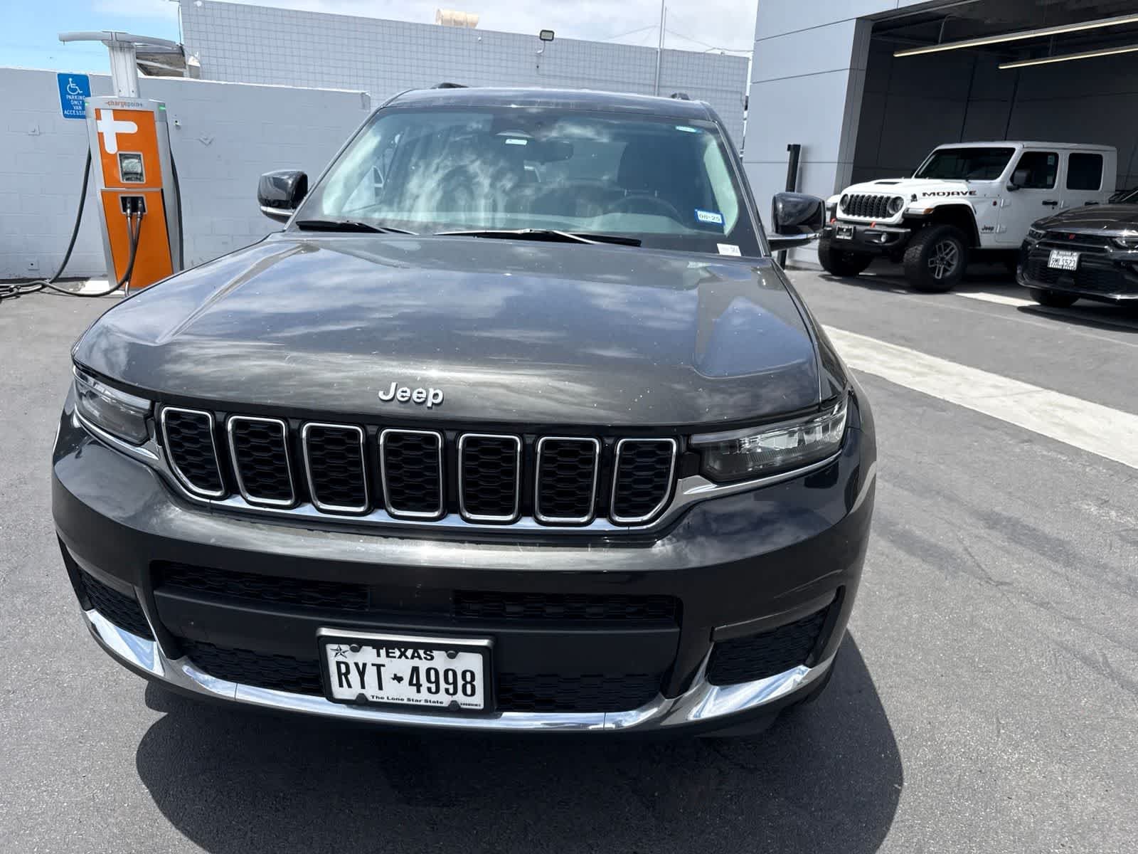Used 2022 Rocky Mountain Pearlcoat Jeep Limited image 4