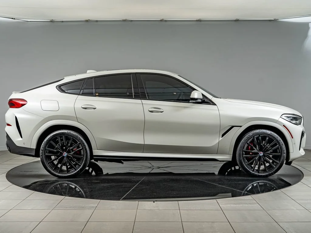 Used 2023 Frozen Brilliant White Metallic BMW M50i image 4