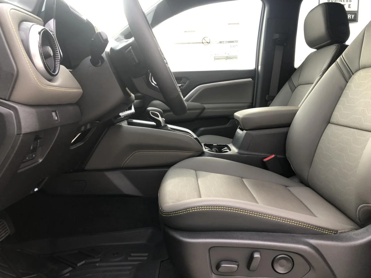 New 2026 White Chevrolet 4wd Crew Cab Zr2 image 9