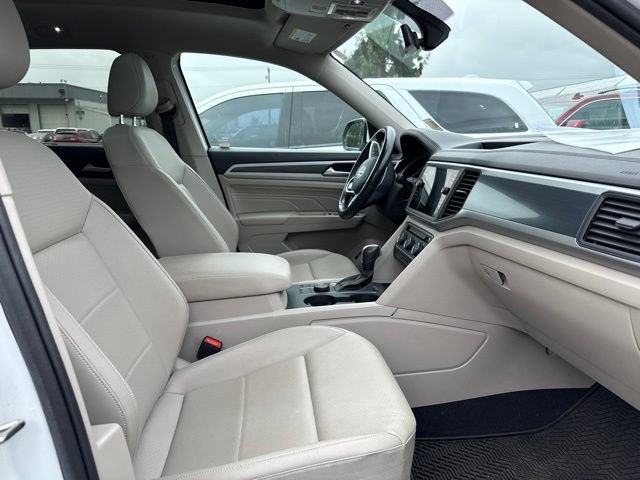 Used 2021 Pure White Volkswagen 3.6L V6 SE w/Technology R-Line image 15