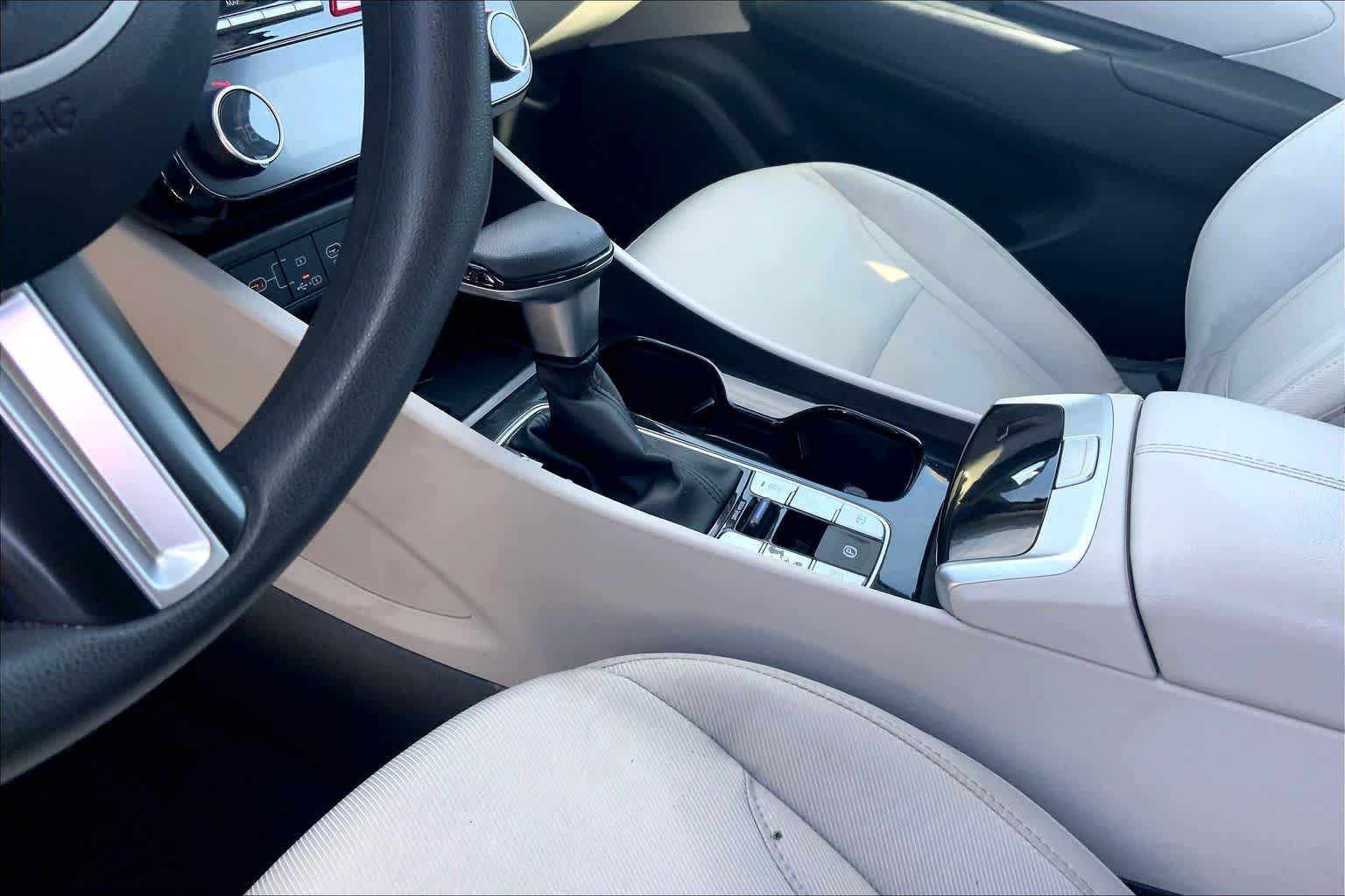 Used 2025 Serenity White Pearl Hyundai SEL image 16