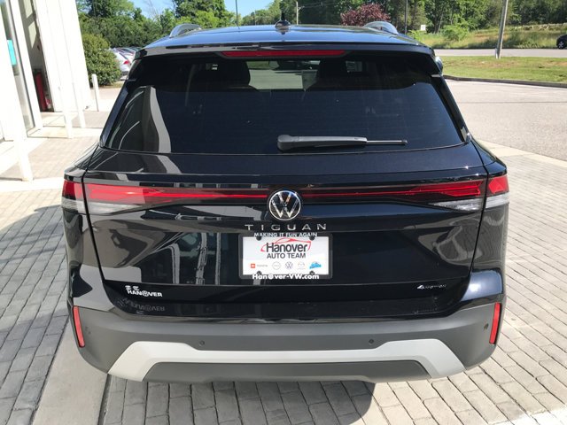 New 2026 Deep Black Pearl Volkswagen SE image 7