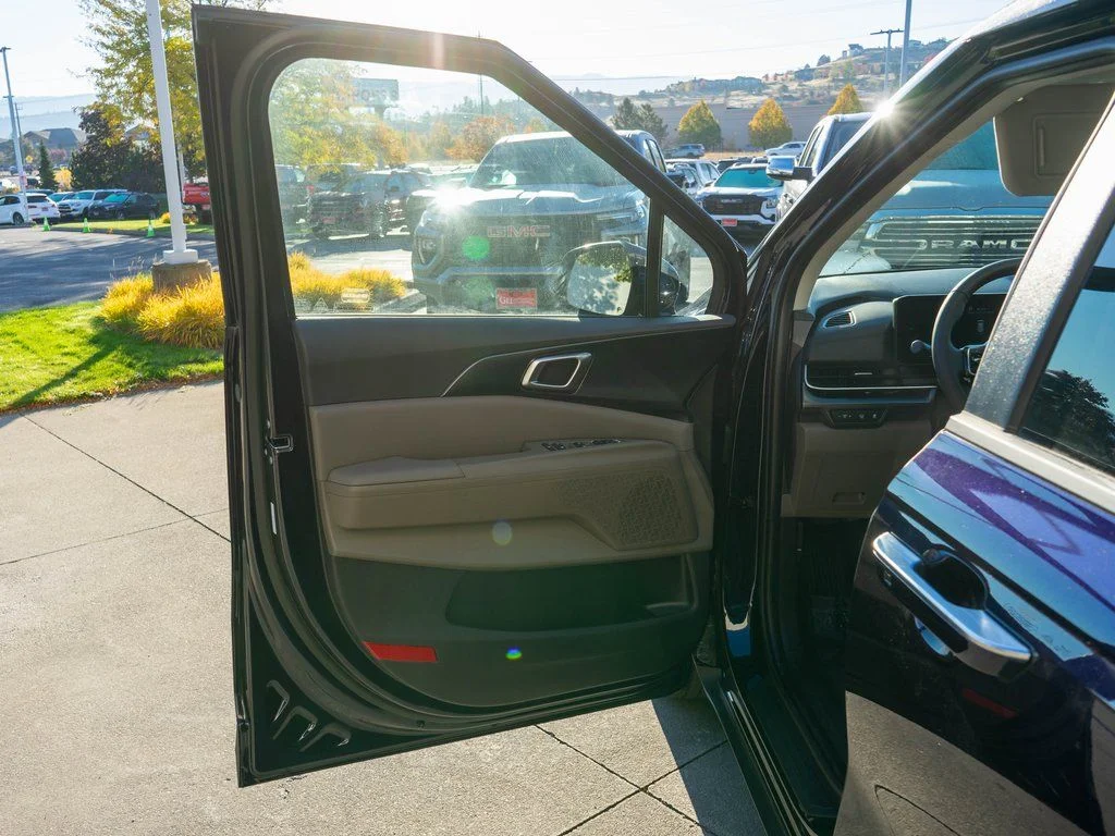 New 2026 Deep Chroma Blue Kia LXS image 17