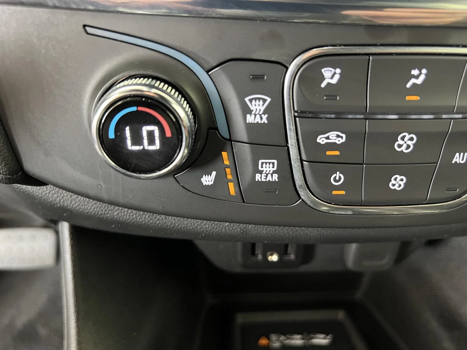 Used 2023 Silver Sage Metallic Chevrolet LT Cloth image 16