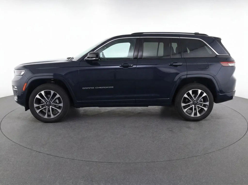 Used 2024 Blue Jeep Overland image 3