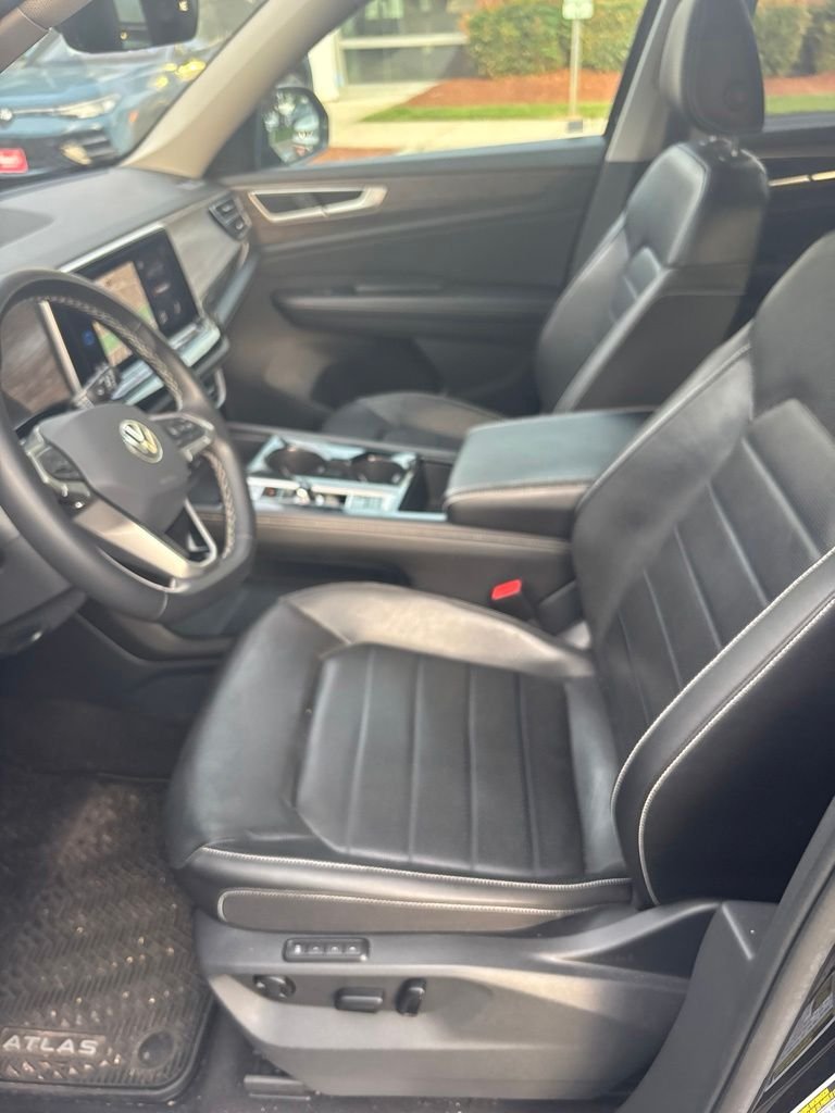 Used 2024 Black Volkswagen 2.0T SEL image 9