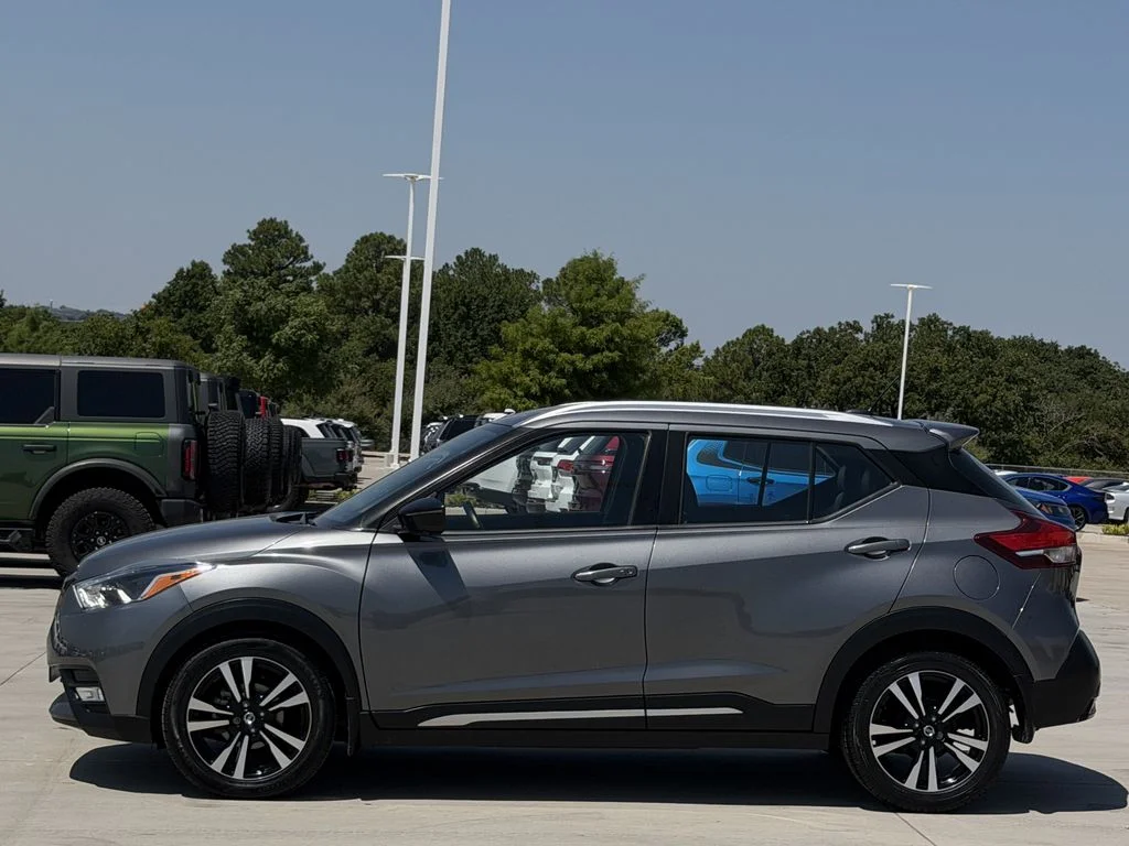 Used 2019 Gray Nissan SR image 3