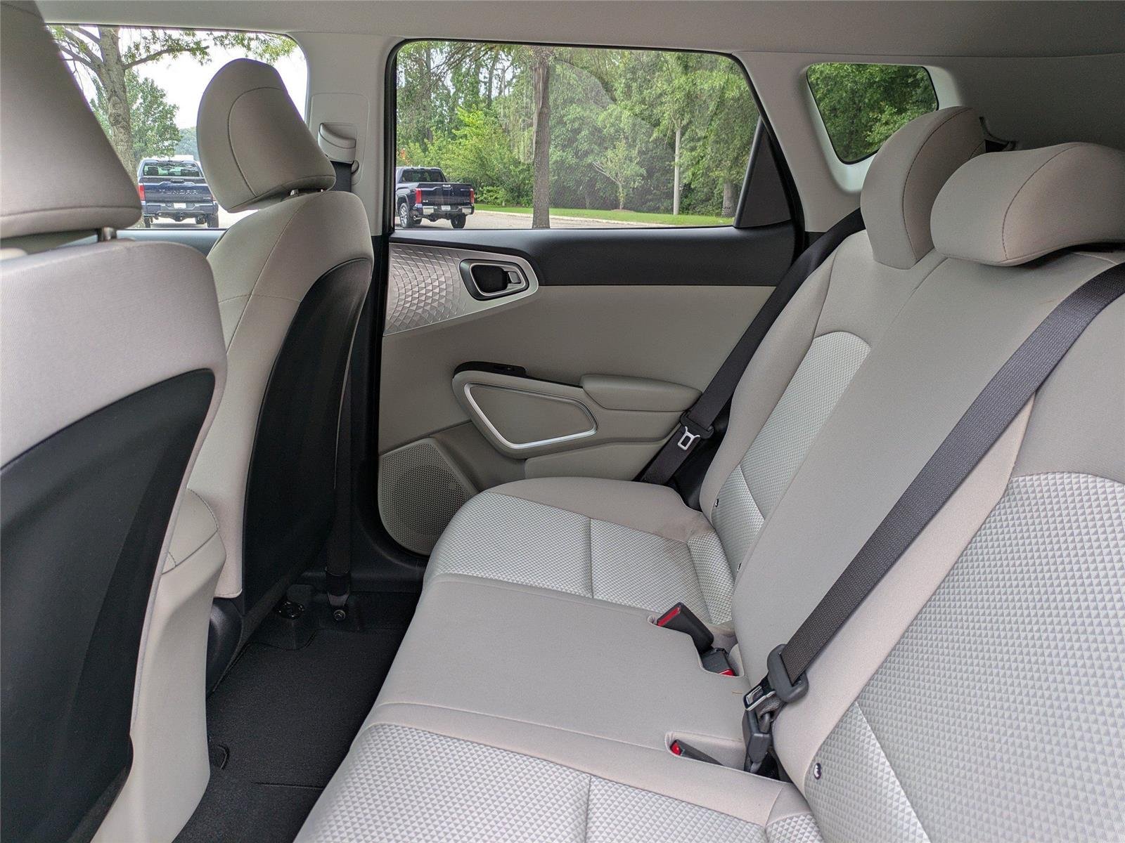 Used 2025  KIA  image 14