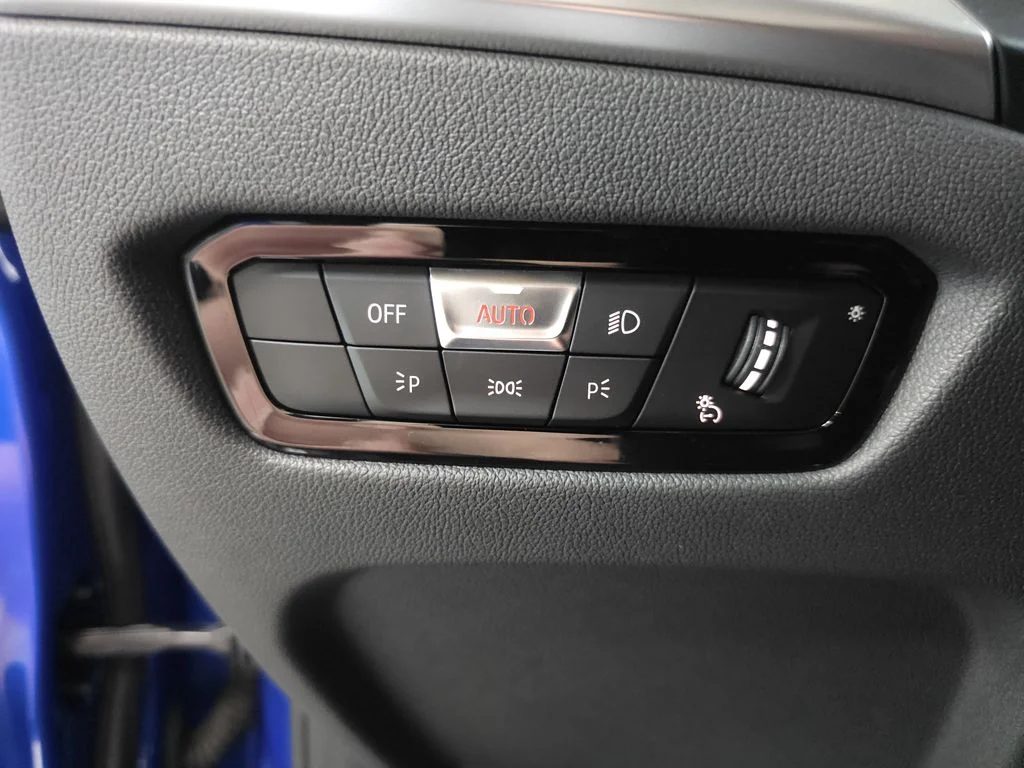Used 2025 Blue Metallic BMW M440i xDrive image 9